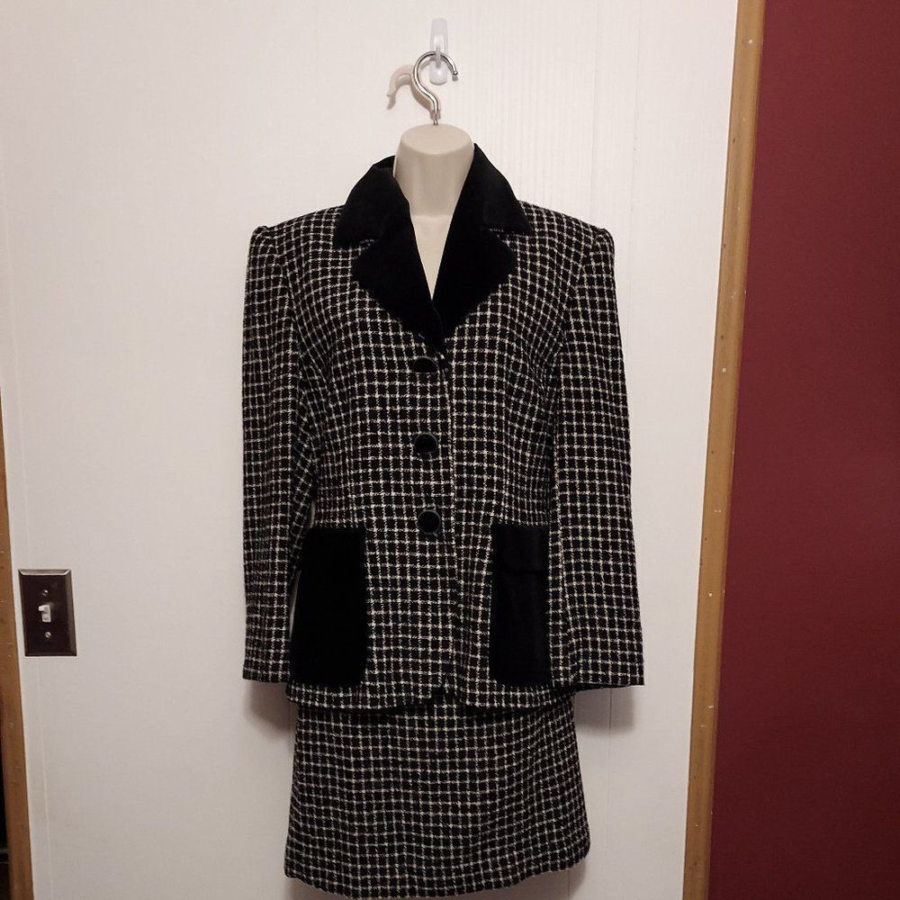 Laurel Suit  EX cond(38) black and white Lined wool blend German Made